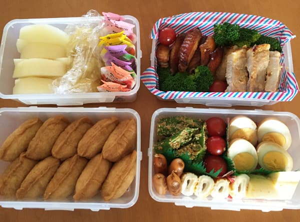 Tradizionale cucina Giapponese, Bento Box o Multi-Layered Box con pollo  teriyaki Riso, insalata, Tamagoyaki o frittata arrotolata, Hiyashi Wakame o  alghe marine Foto stock - Alamy