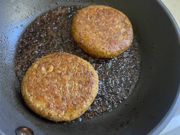 Polpette di soia (daizu hanbagu) alla salsa teriyaki