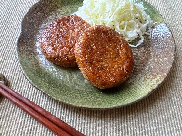 Polpette di soia (daizu hanbagu) alla salsa teriyaki