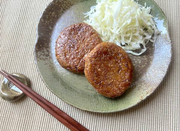 Polpette di soia (daizu hanbagu) alla salsa teriyaki