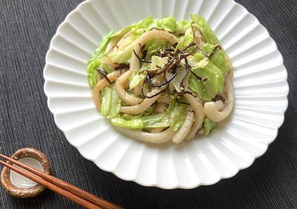 udon saltati yakiudon con cavolo e shio kombu