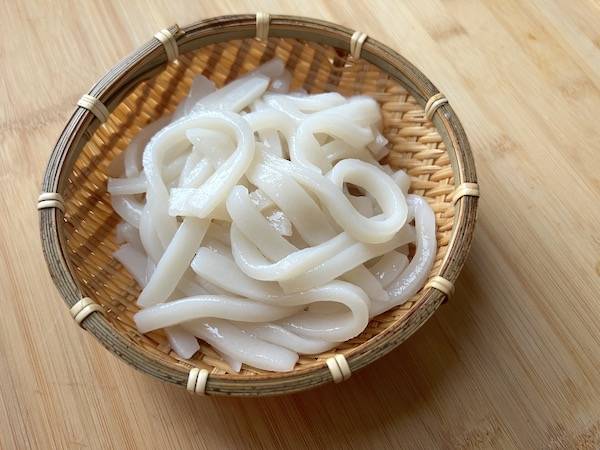 Udon fatti in casa con farina di riso e fecola di tapioca (senza glutine)